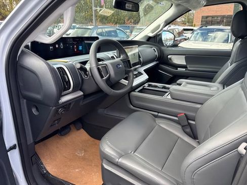 New 2026 Ford Expedition Active image 9