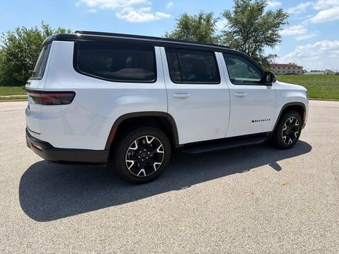 Used 2025 Jeep Wagoneer Series II AWD/4WD image 3