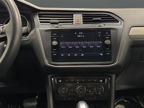 Used 2020 Volkswagen Tiguan SE w/ Panoramic Sunroof Package FWD image 12