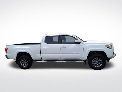 Used 2016 Toyota Tacoma SR5 w/ SR5 Appearance Package (SN) AWD/4WD image 9