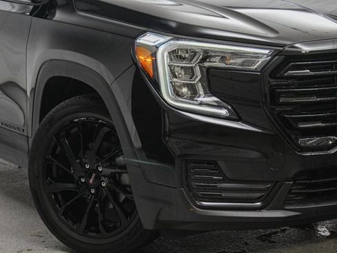 Used 2023 GMC Terrain SLE w/ Elevation Edition FWD image 3