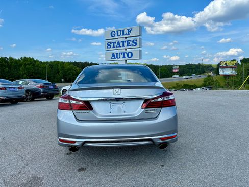 Used 2017 Honda Accord Sport Special Edition image 4