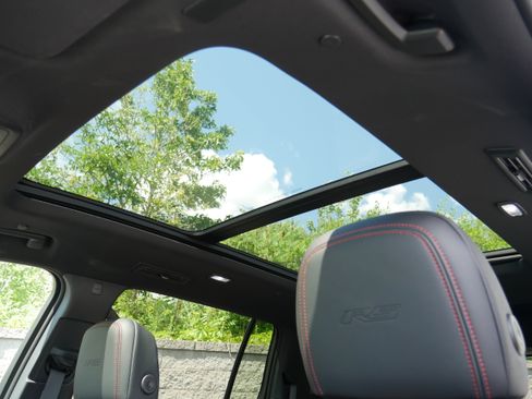 Certified 2026 Chevrolet Traverse RS AWD/4WD image 19
