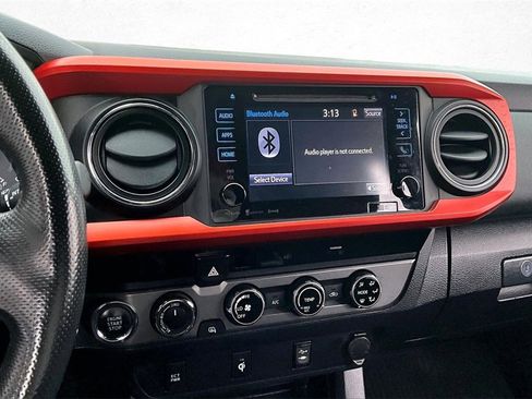 Used 2017 Toyota Tacoma TRD Off-Road image 10