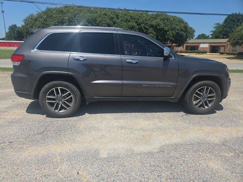 Used 2020 Jeep Grand Cherokee Limited w/ Luxury Group II RWD image 19