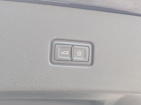 Used 2023 Audi Q8 Premium AWD/4WD image 20