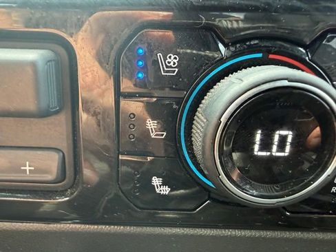 Used 2022 Chevrolet Silverado 1500 ZR2 image 25