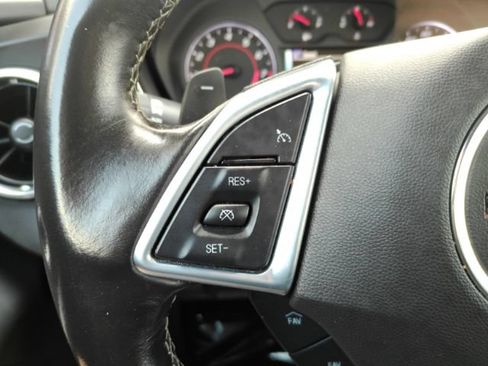 Used 2017 Chevrolet Camaro LT w/ Technology Package RWD image 29