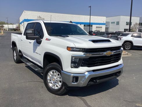 Used 2024 Chevrolet Silverado 2500 LT image 8