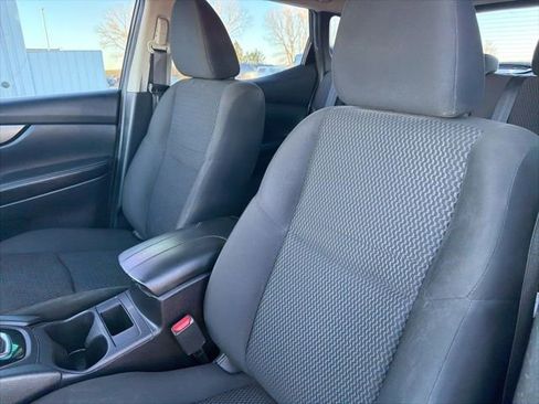 Used 2022 Nissan Rogue Sport S image 17