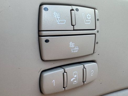 Used 2009 Cadillac DTS FWD image 14