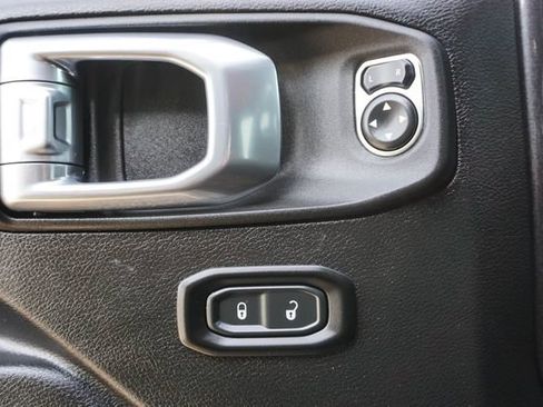 Used 2023 Jeep Gladiator Sport AWD/4WD image 12