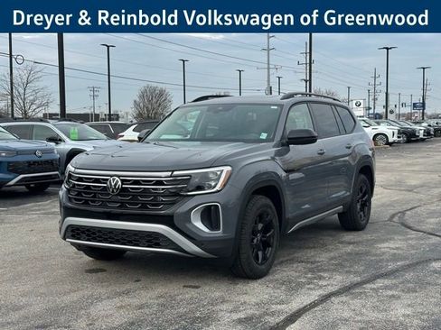 New 2026 Volkswagen Atlas Peak Edition image 3