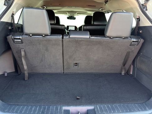 Used 2023 Toyota Highlander XLE AWD/4WD image 19