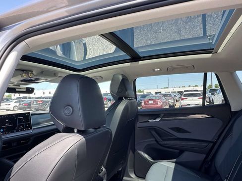 New 2026 Volkswagen Tiguan SE AWD/4WD image 11
