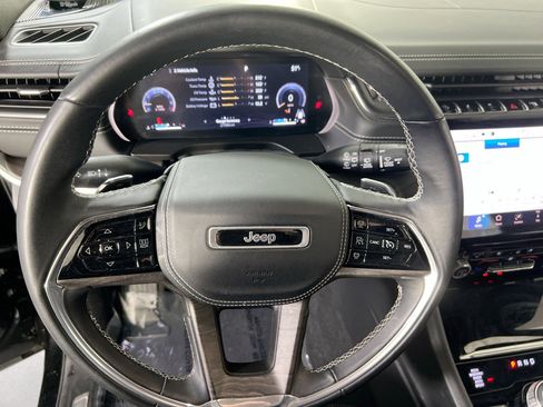 Used 2022 Jeep Grand Cherokee Overland image 11