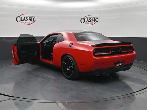 Used 2015 Dodge Challenger R/T image 32