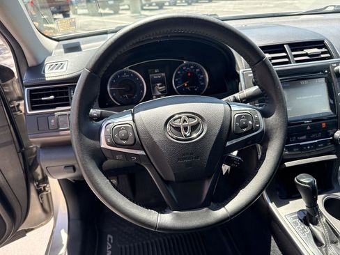 Used 2017 Toyota Camry XLE FWD image 14