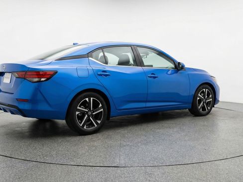 Used 2025 Nissan Sentra SV image 9
