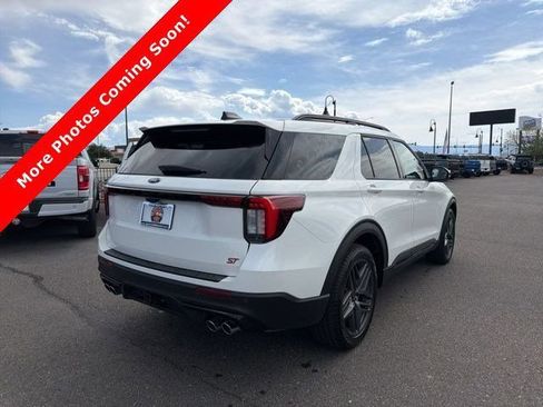 Used 2025 Ford Explorer ST AWD/4WD image 2
