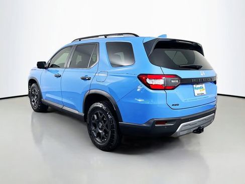 Used 2025 Honda Pilot TrailSport image 7
