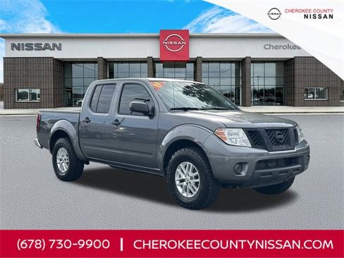 Used 2019 Nissan Frontier SV image 1