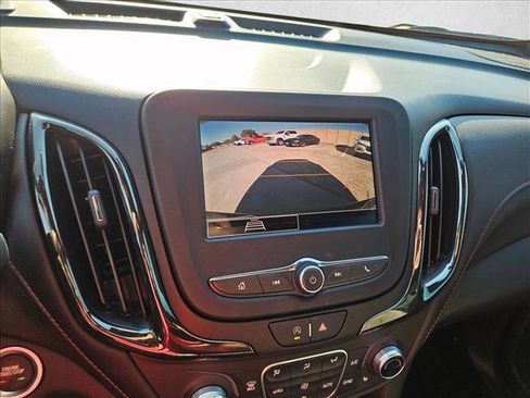 Used 2022 Chevrolet Equinox RS image 19