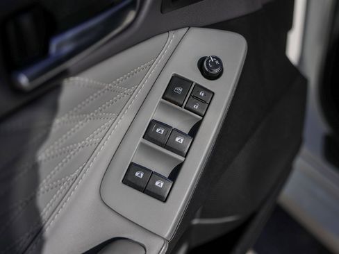 Used 2020 Toyota Avalon Limited image 25