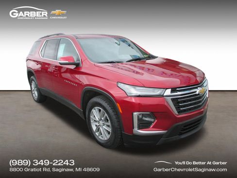 Used 2023 Chevrolet Traverse LT image 1