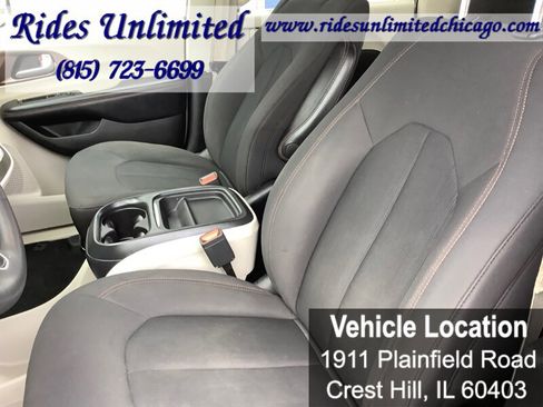 Used 2017 Chrysler Pacifica Touring Plus w/ Tire & Wheel Group image 26