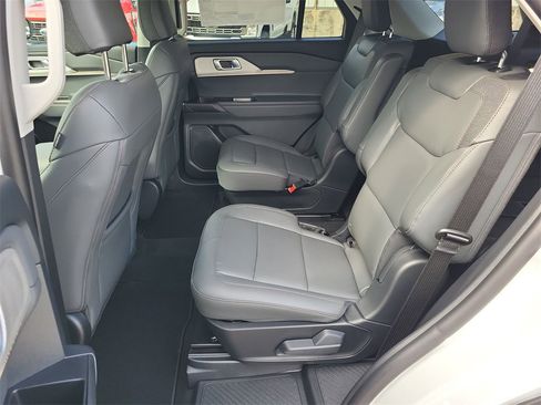 New 2026 Ford Explorer Active image 23