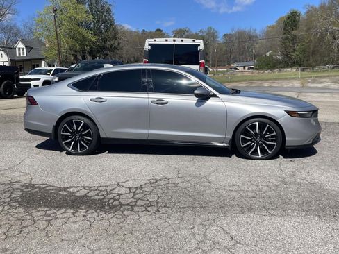Used 2024 Honda Accord Touring image 2