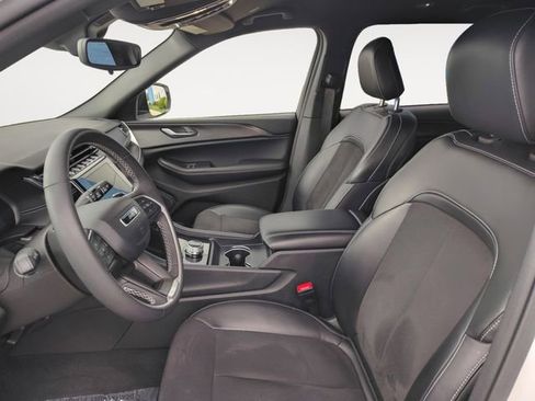 Used 2023 Jeep Grand Cherokee L Laredo image 9