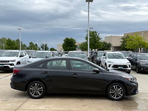 Used 2023 Kia Forte LXS FWD image 6