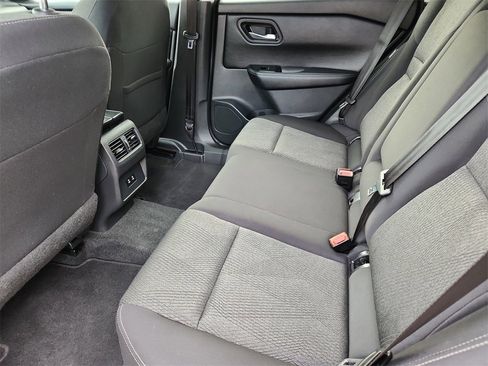 Used 2024 Nissan Rogue SV image 10