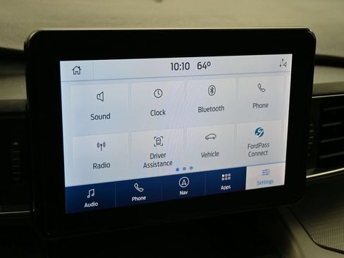 Used 2021 Ford Explorer XLT w/ Equipment Group 202A AWD/4WD image 9