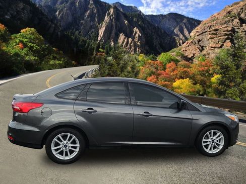 Used 2018 Ford Focus SE image 2