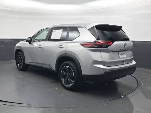 Used 2025 Nissan Rogue SV FWD image 7
