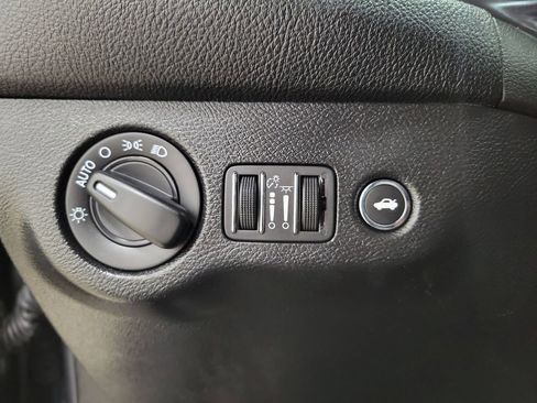 Used 2019 Dodge Challenger SXT image 29