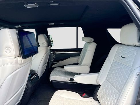 Used 2025 Cadillac Escalade Sport Platinum w/ LPO, Floor Liner Package AWD/4WD image 24