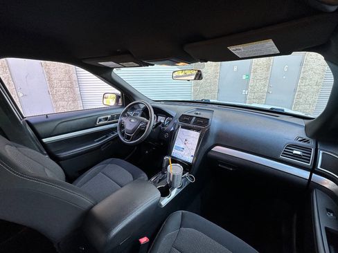 Used 2016 Ford Explorer XLT AWD/4WD image 2