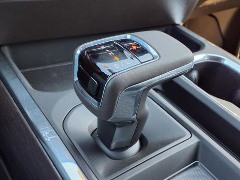 New 2026 GMC Sierra 1500 SLT image 13