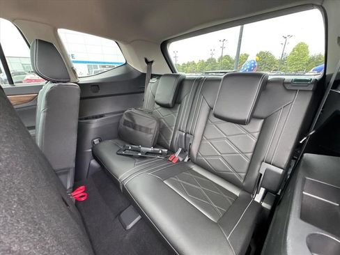 Used 2025 Volkswagen Atlas SE FWD image 13