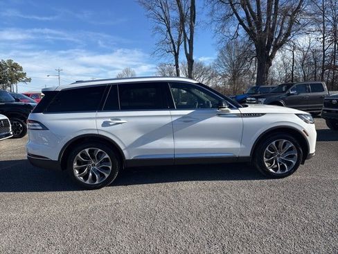 Used 2025 Lincoln Aviator Reserve w/ Illumination Package image 10