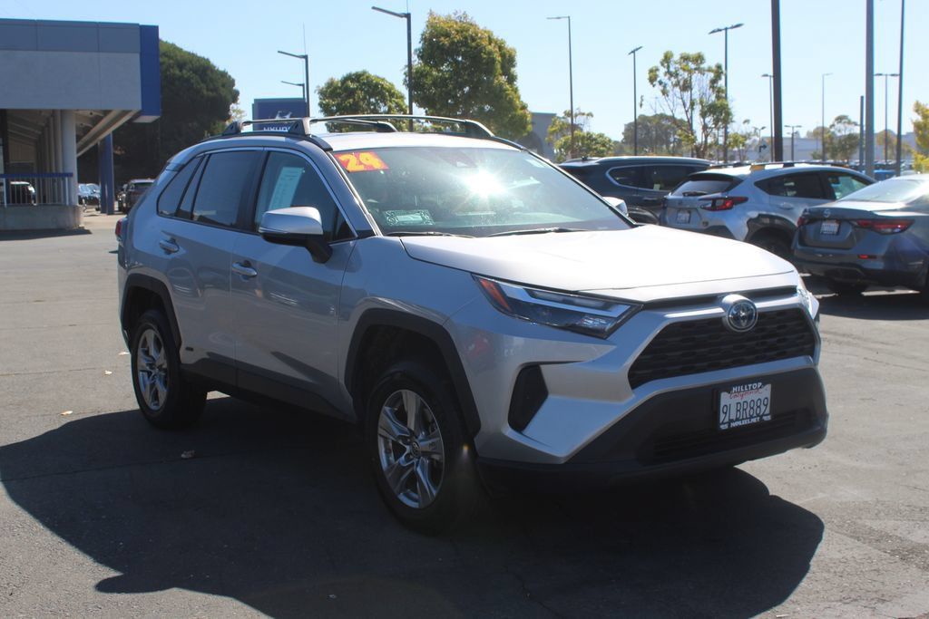 Used 2024 Toyota RAV4 LE AWD/4WD image 5