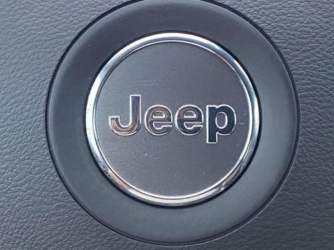 Used 2021 Jeep Cherokee Latitude Plus FWD image 25