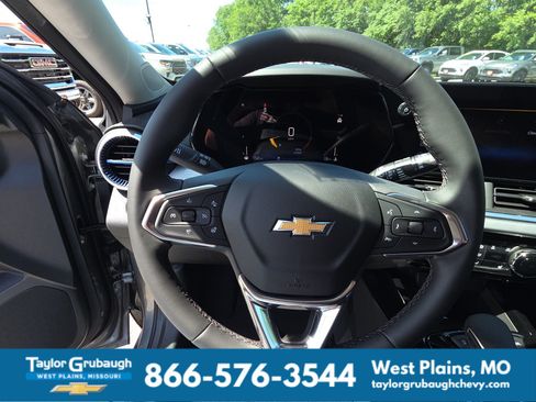 New 2026 Chevrolet Trax LT w/ Driver Confidence Package FWD image 17