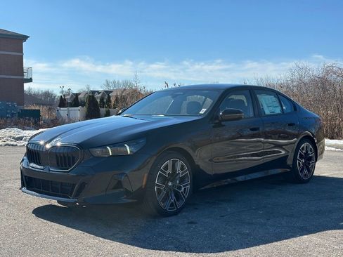 New 2026 BMW 530i xDrive w/ M Sport Package AWD/4WD image 3