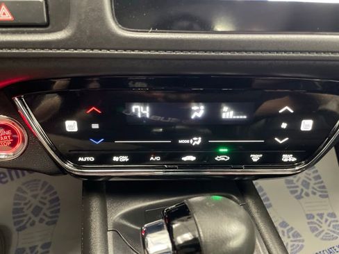 Used 2021 Honda HR-V Touring image 31