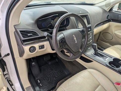 Used 2013 Lincoln MKT AWD image 9
